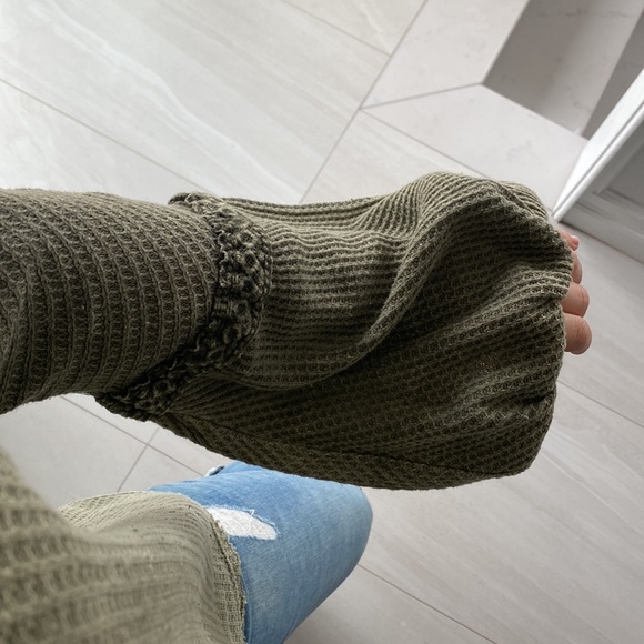 Ruffle Sleeve Top - Picture 7 of 8